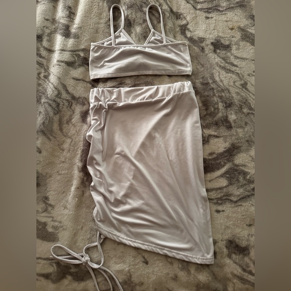 White two piece set - Picture 3 of 3